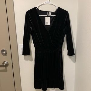 3/4 length sleeve black velvet dress